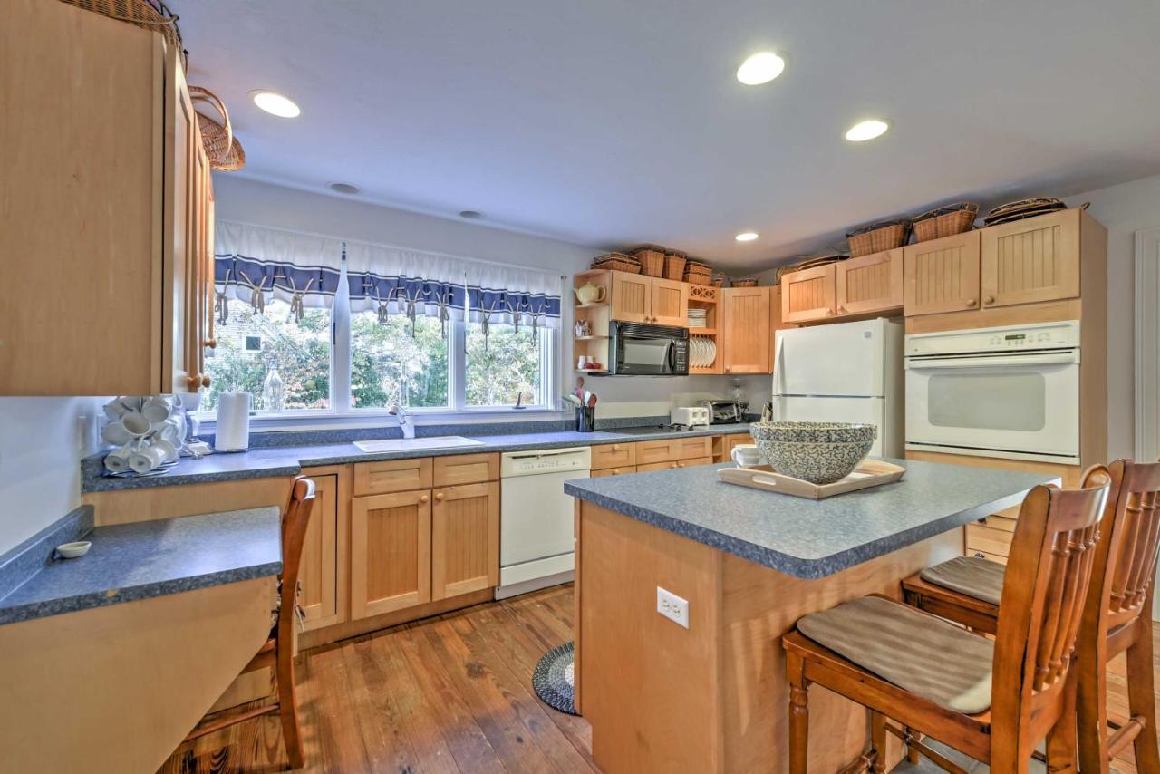 Nautical Bourne Apartment - 2 Mi To Monument Beach Bagian luar foto